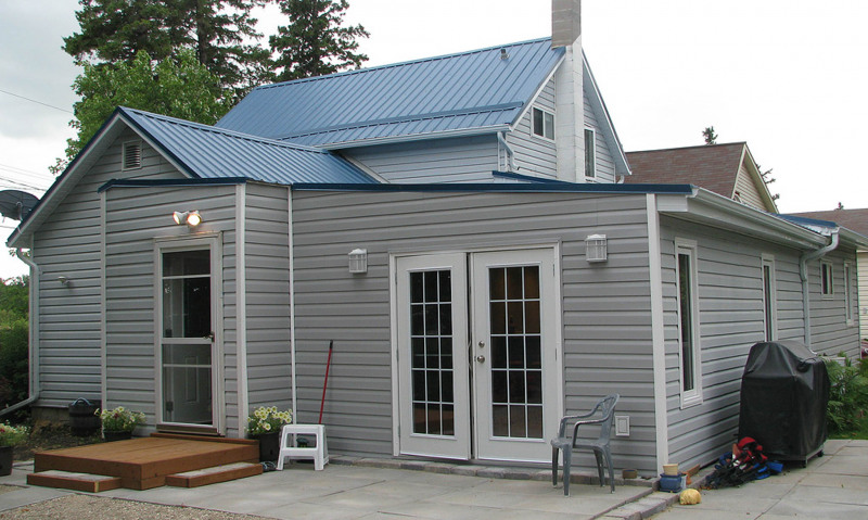 Oakville, MB major reno, a custom project kitchen and turned old attached garage to family room.